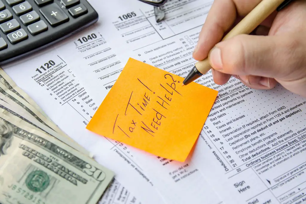 What You Need to Know About Snagging Seasonal Tax Preparer Jobs